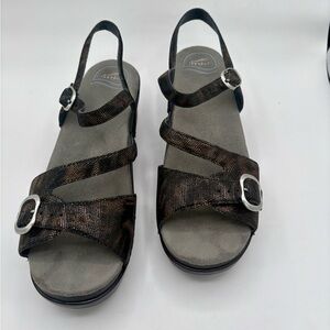 Dansko Women’s Sandi Animal Print Buckle Strap Sandals 40 Size 9.5